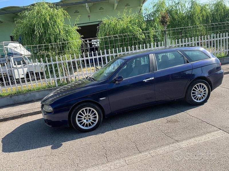 Usata Alfa Romeo 156 Distinctive 120 CV (88 kW) 2004 Blu Station wagon
