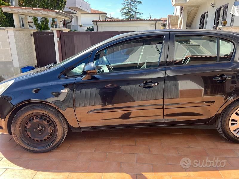 Usata Opel Corsa Cosmo 90 CV (66 kW) 2008 Nero Utilitaria