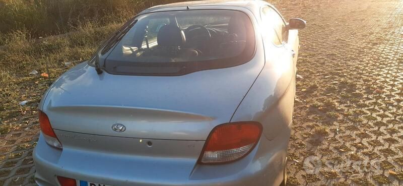 Begagnad Hyundai Coupé 2000 Grå Sportkupé