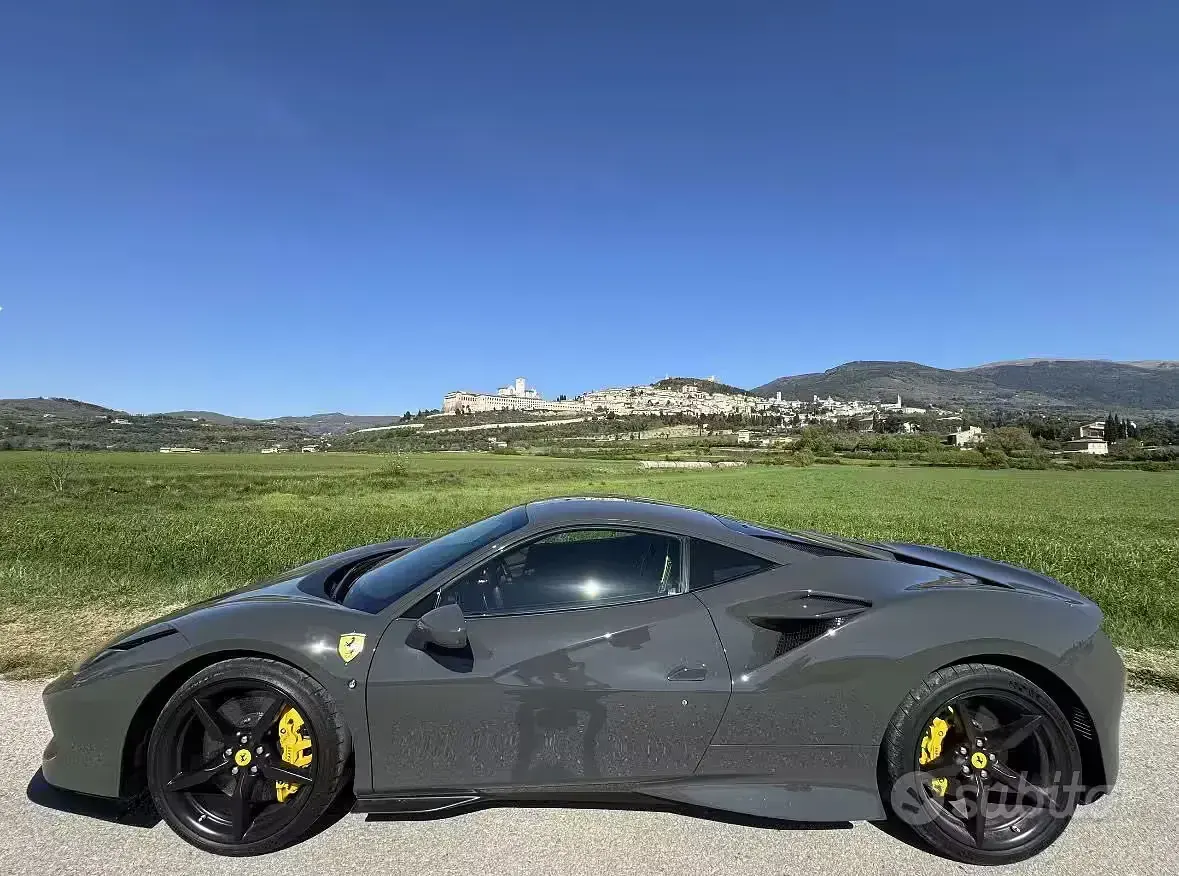 Usata Ferrari F8 721 CV (530 kW) 2022 Grigio Coupé