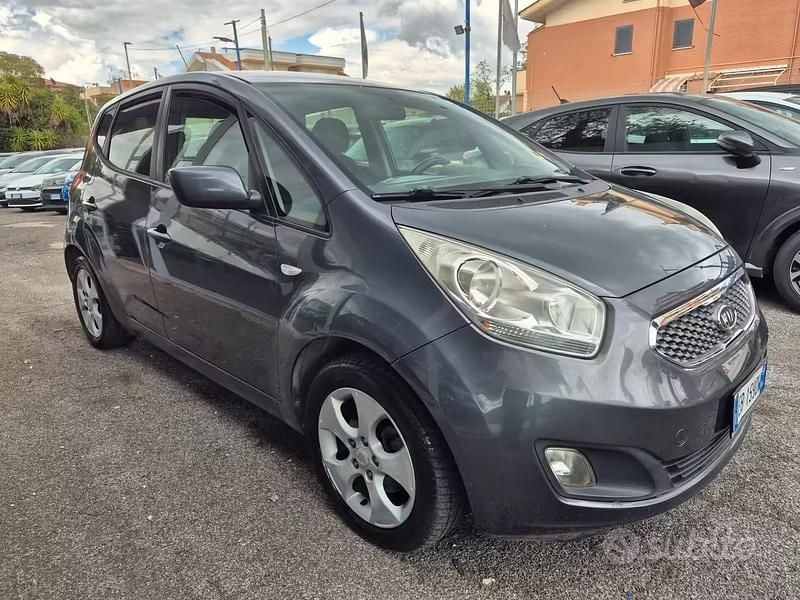 Usata Kia Venga 89 CV (65 kW) 2010 Grigio Utilitaria