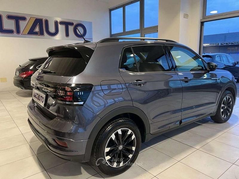 Usata VW T-Cross R-line 95 CV (69 kW) 2023 Grigio SUV