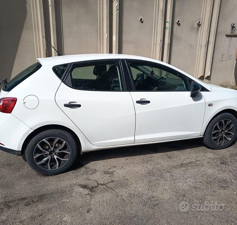 Usata Seat Ibiza 75 CV (55 kW) 2011 Berlina