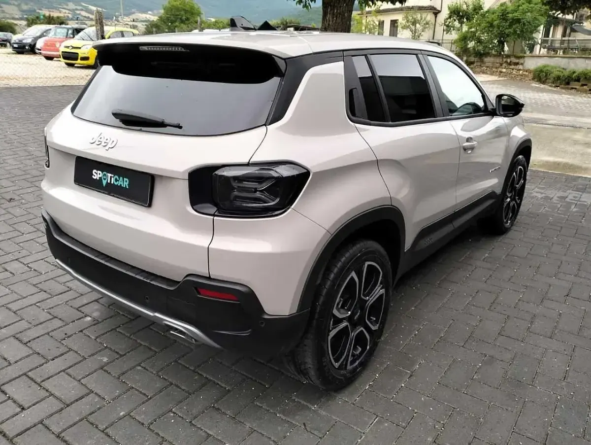 Usata Jeep Avenger Summit 101 CV (74 kW) 2025 Beige SUV