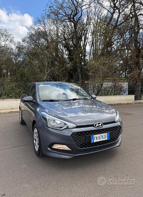 Usata Hyundai i20 Classic 75 CV (55 kW) 2018 Grigio Berlina
