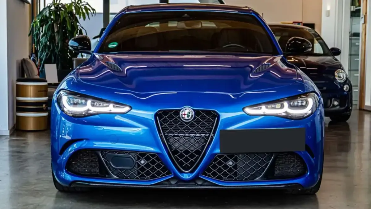 Usata Alfa Romeo Giulia Quadrifoglio 519 CV (381 kW) 2024 Blu/azzurro Berlina