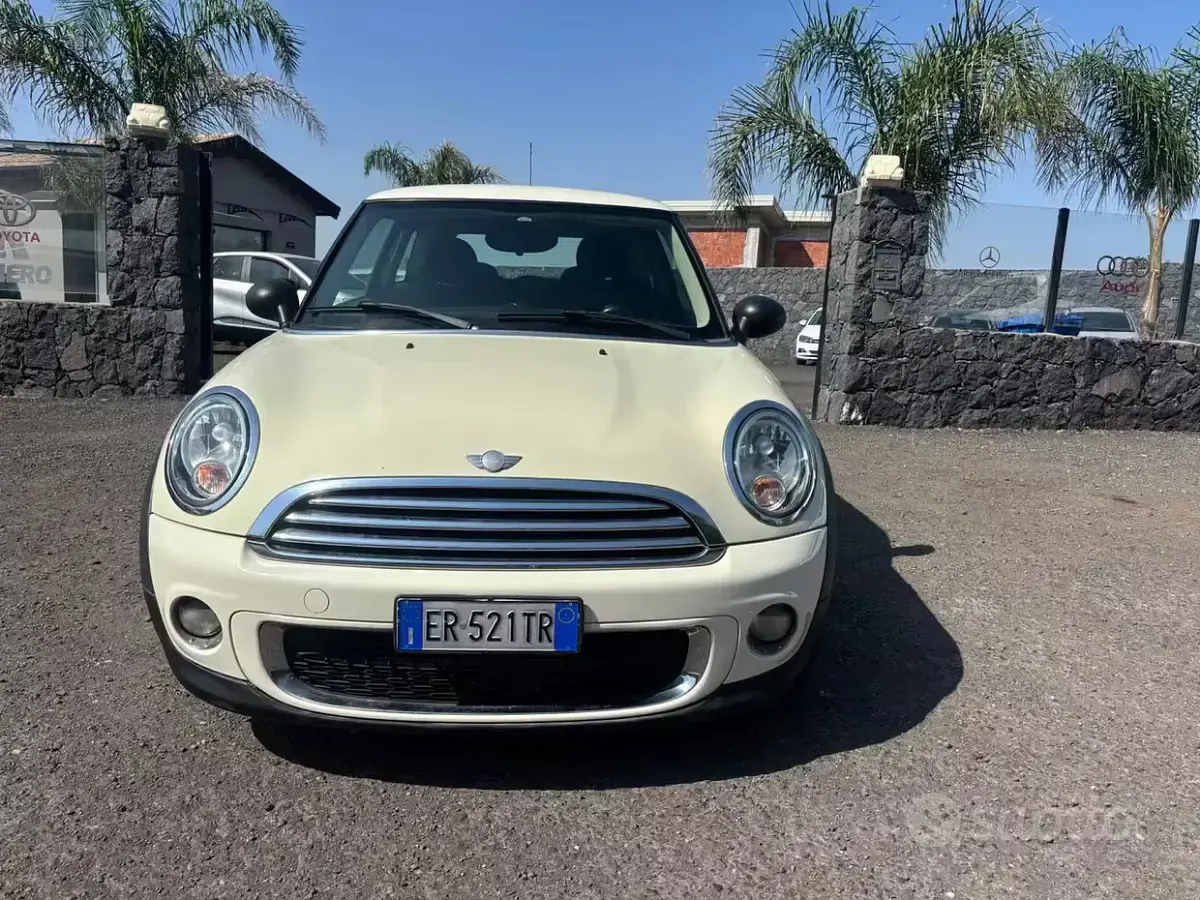 Usata Mini Cooper D 90 CV (66 kW) 2013 Bianco Utilitaria