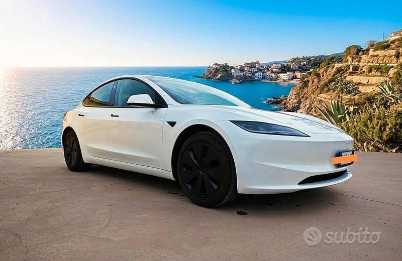 Usata Tesla Model 3 RWD 208 kW (283 CV) 2024 Bianco Berlina