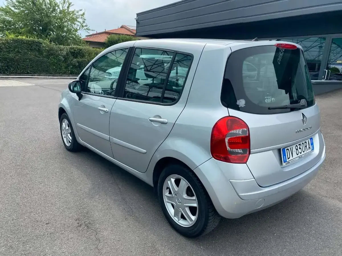 Usata Renault Modus Dynamique 101 CV (74 kW) 2009 Argento Monovolume