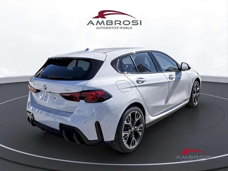 Nuova BMW 118 M Sport 150 CV (110 kW) 2026 Alpin white pastello Utilitaria