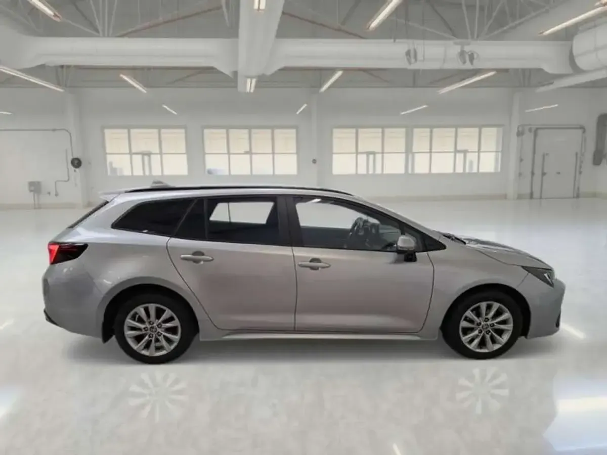 Usata Toyota Corolla Active 140 CV (102 kW) 2023 Argento Station wagon