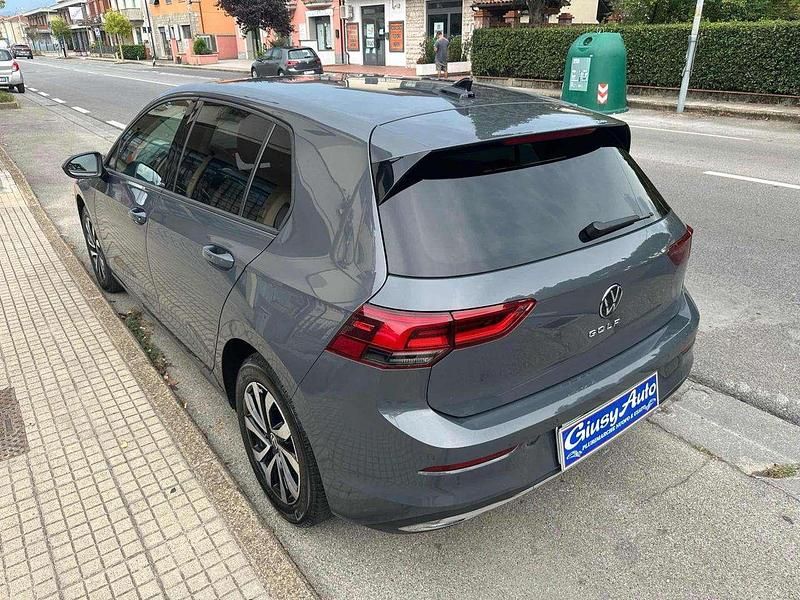 Usata VW Golf VIII Style 116 CV (85 kW) 2022 Grigio Berlina