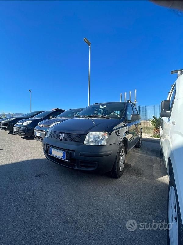 Nero Usata 2010 Fiat Panda Active Tre volumi | 4500 € (Buon prezzo) - Immagine 1/4