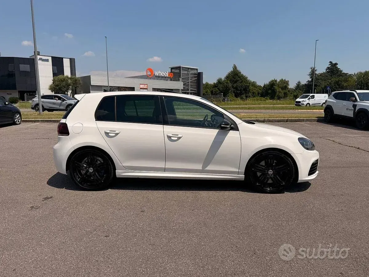 Usata VW Golf VI R 271 CV (199 kW) 2011 Bianco Utilitaria