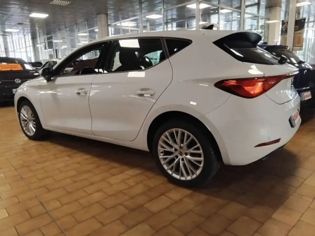 Usata Seat Leon Business 150 CV (110 kW) 2025 Bianco nevada / pastello Berlina