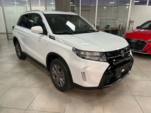 Bianco Nuova 2025 Suzuki Vitara Cool SUV | 24.400 € (Ottimo prezzo) - Immagine 1/4