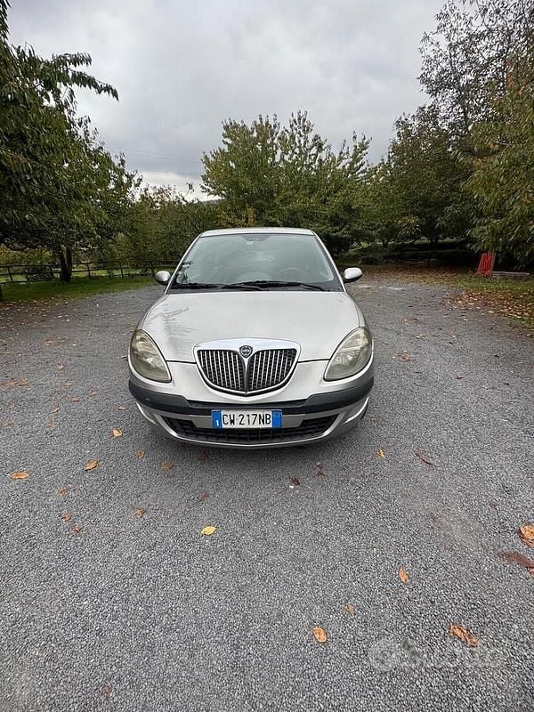 Usata Lancia Ypsilon 69 CV (50 kW) 2005 Grigio Utilitaria