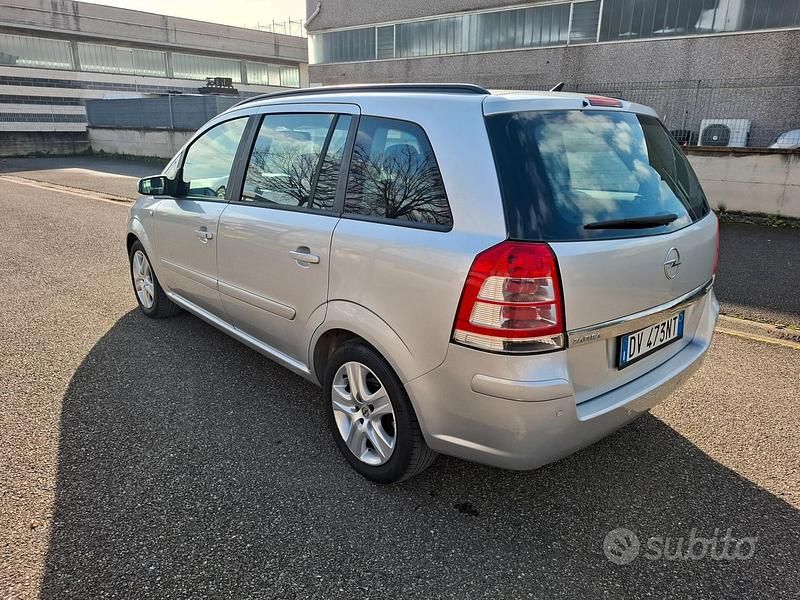 Usata Opel Zafira Cosmo 110 CV (80 kW) 2009 Grigio Monovolume