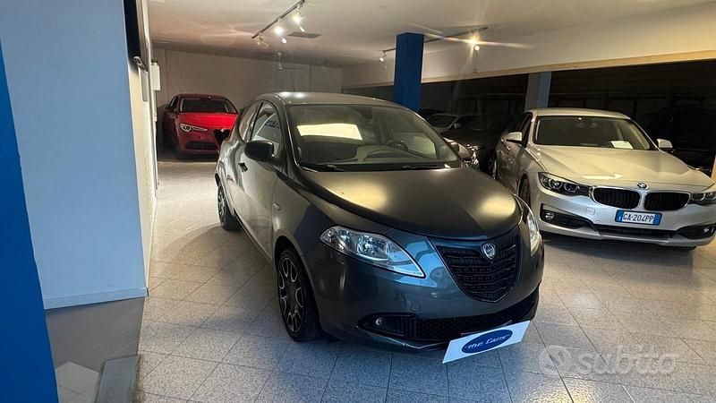 Usata Lancia Ypsilon S 69 CV (50 kW) 2015 Grigio Utilitaria