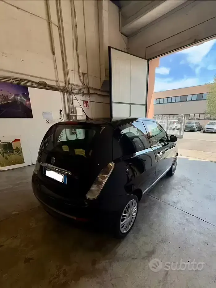 Usata Lancia Ypsilon 69 CV (50 kW) 2011 Nero Utilitaria