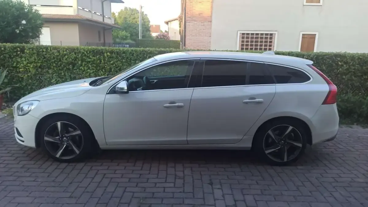 Usata Volvo V60 R-Design 163 CV (119 kW) 2011 Station wagon
