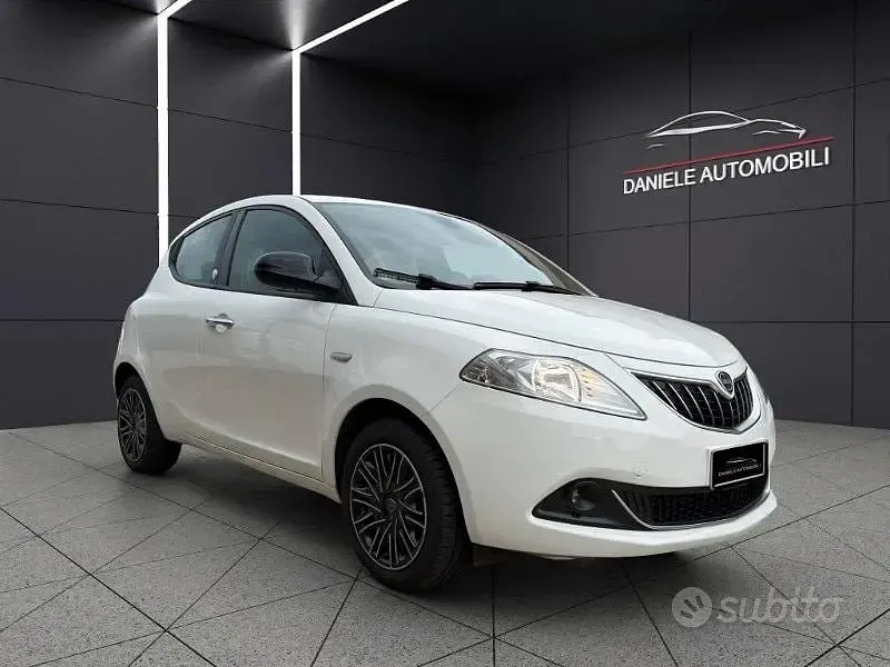 Usata Lancia Ypsilon Gold 69 CV (50 kW) 2013 Bianco Utilitaria