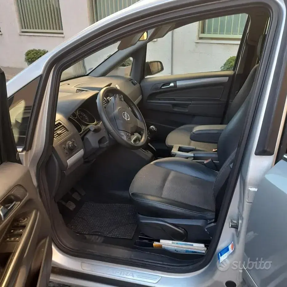 Usata Opel Zafira Cosmo 120 CV (88 kW) 2008 Grigio Monovolume
