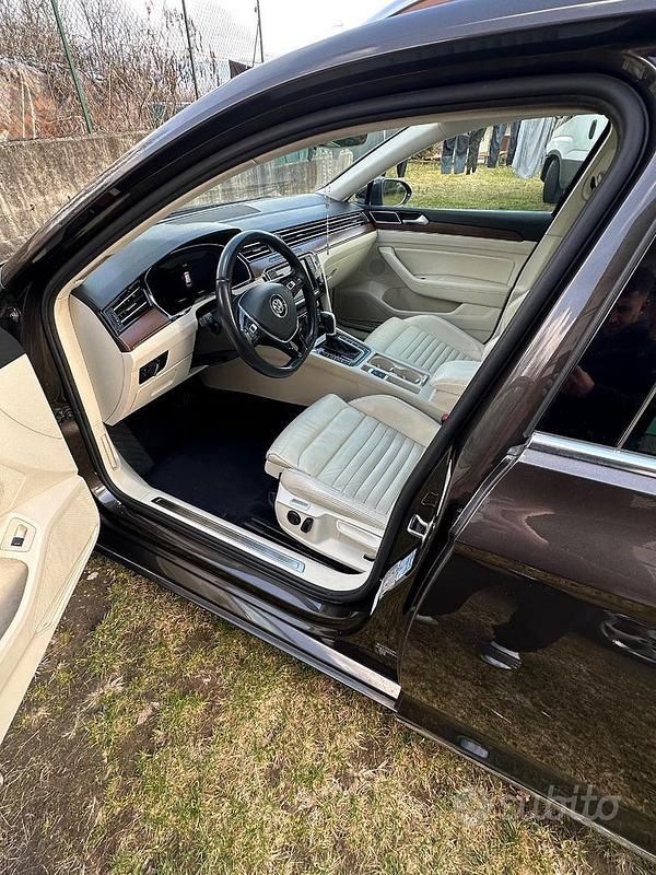 Usata VW Passat 240 CV (176 kW) 2016 Marrone Station wagon