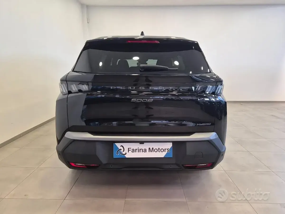 Usata Peugeot 5008 Allure 145 CV (106 kW) 2025 Nero SUV