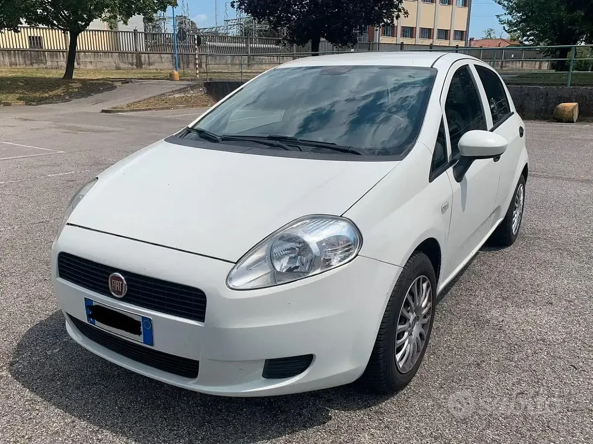 Usata Fiat Grande Punto 77 CV (56 kW) 2013 Bianco Utilitaria