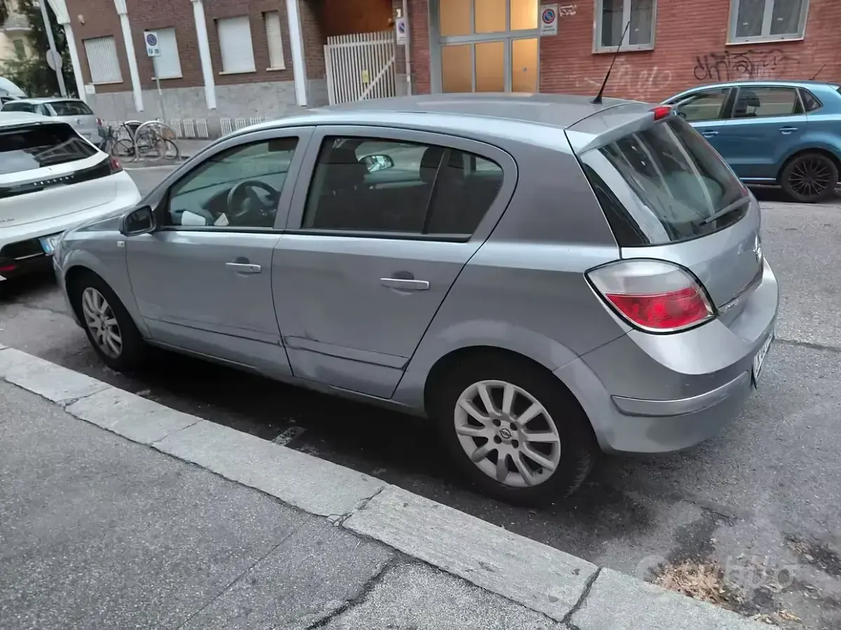 Usata Opel Astra 105 CV (77 kW) 2004 Grigio Berlina