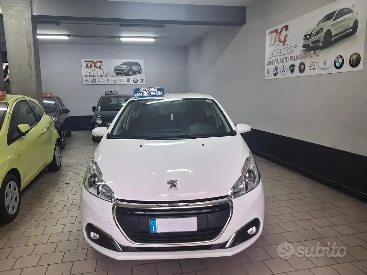 Usata Peugeot 208 Allure 75 CV (55 kW) 2017 Bianco Utilitaria