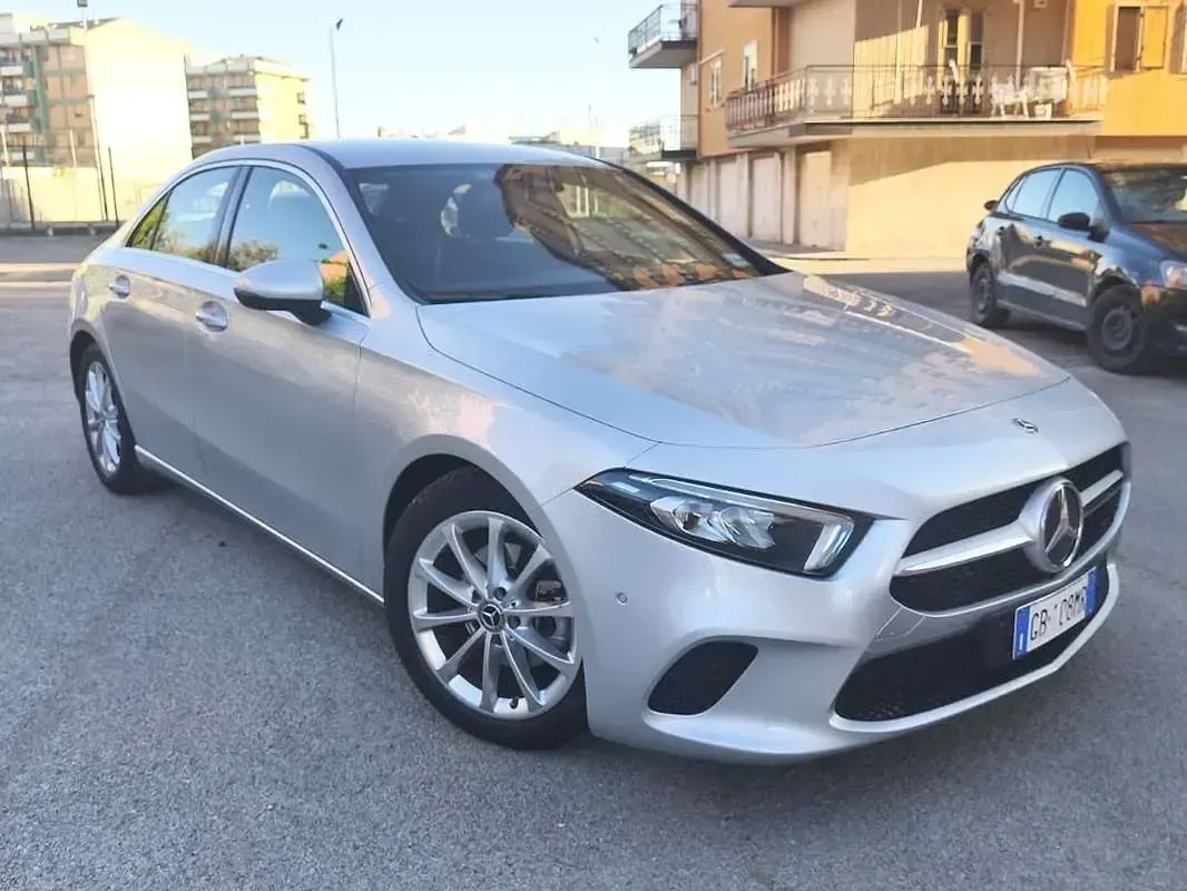 Usata Mercedes A180 116 CV (85 kW) 2020 Argento Berlina