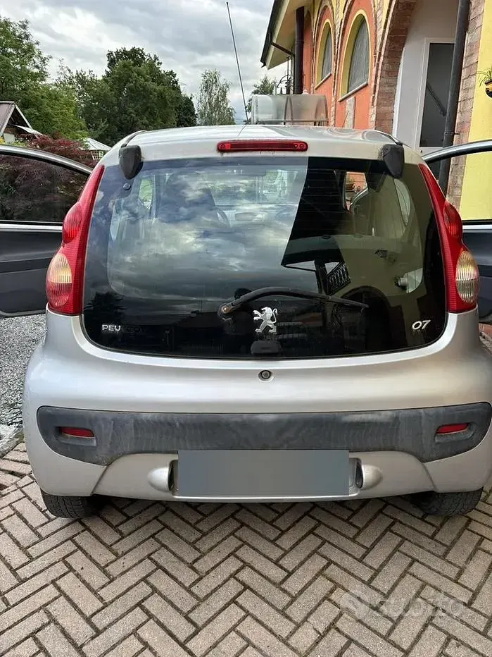 Usata Peugeot 107 68 CV (50 kW) 2007 Grigio Utilitaria