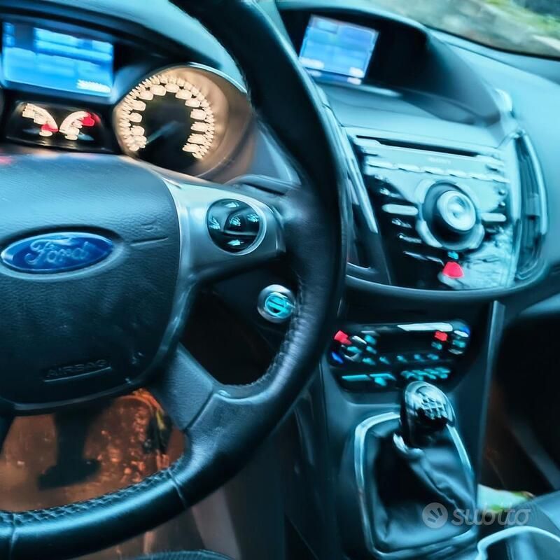 Usata Ford Kuga 140 CV (102 kW) 2014 Bianco SUV