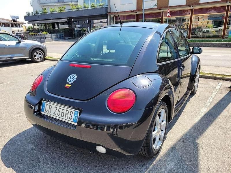 Begagnad VW New Beetle 101 HK (74 kW) 2002 Svart Halvkombi