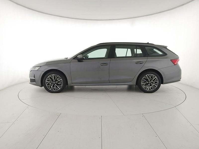 Käytetty Skoda Octavia Executive 150 HP (110 kW) 2025 Harmaa Farmari