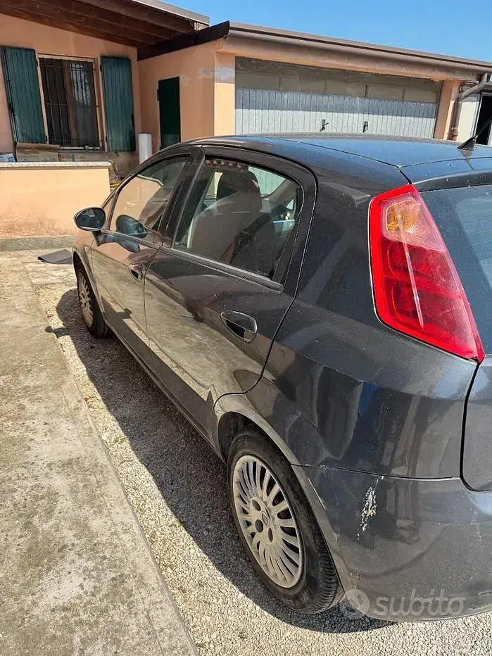 Usata Fiat Grande Punto Active 75 CV (55 kW) 2008 Grigio Utilitaria