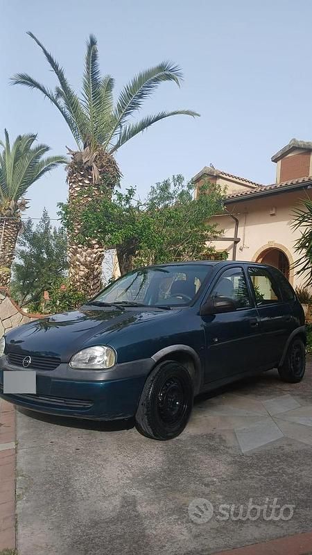 Usado Opel Corsa 60 CV (44 kW) 1997 Verde Utilitario