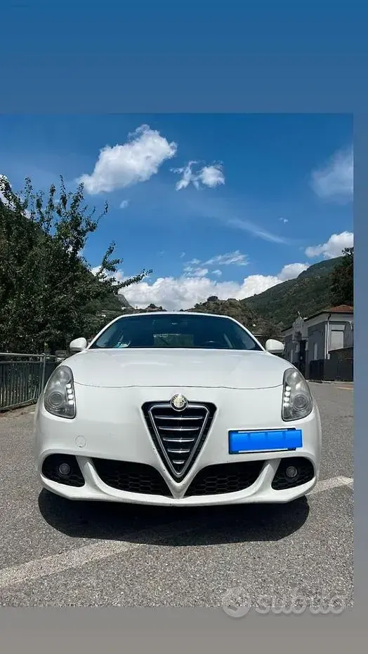 Usata Alfa Romeo Giulietta 105 CV (77 kW) 2011 Bianco Utilitaria