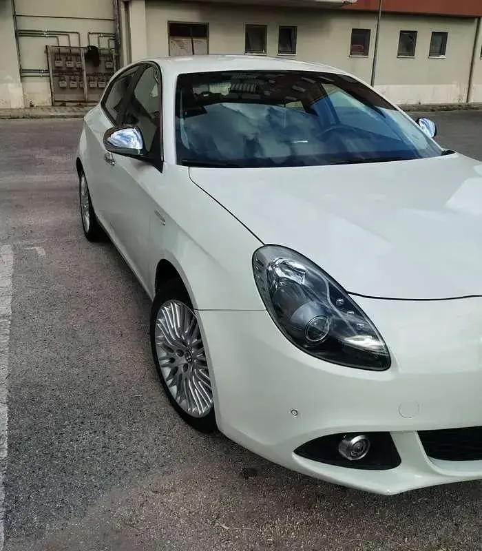 Usata Alfa Romeo Giulietta Exclusive 105 CV (77 kW) 2014 Bianco Utilitaria