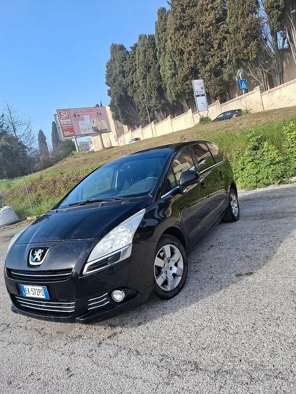 Usata Peugeot 5008 115 CV (84 kW) 2013 Nero Monovolume