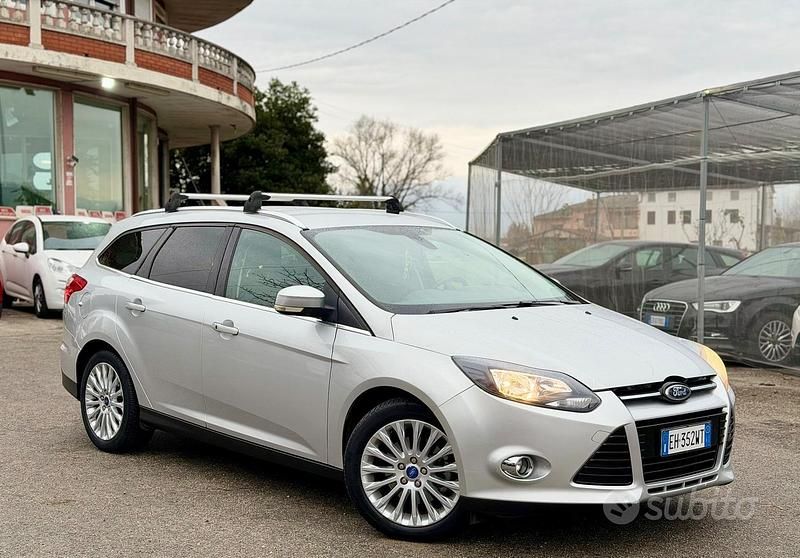 Grigio Usata 2011 Ford Focus Titanium Station wagon | 6000 € (Buon prezzo) - Immagine 1/4