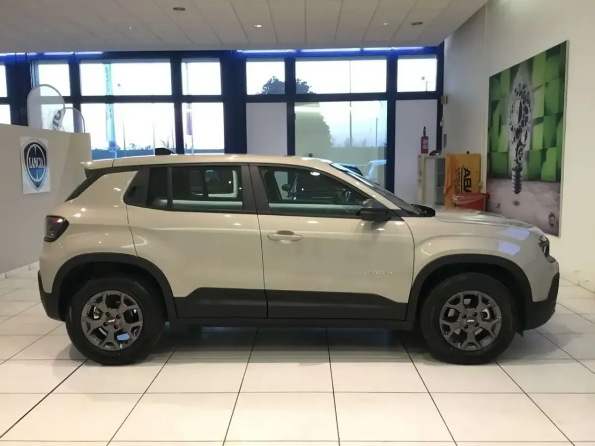 Nuova Jeep Avenger Longitude 101 CV (74 kW) 2026 Grigio SUV
