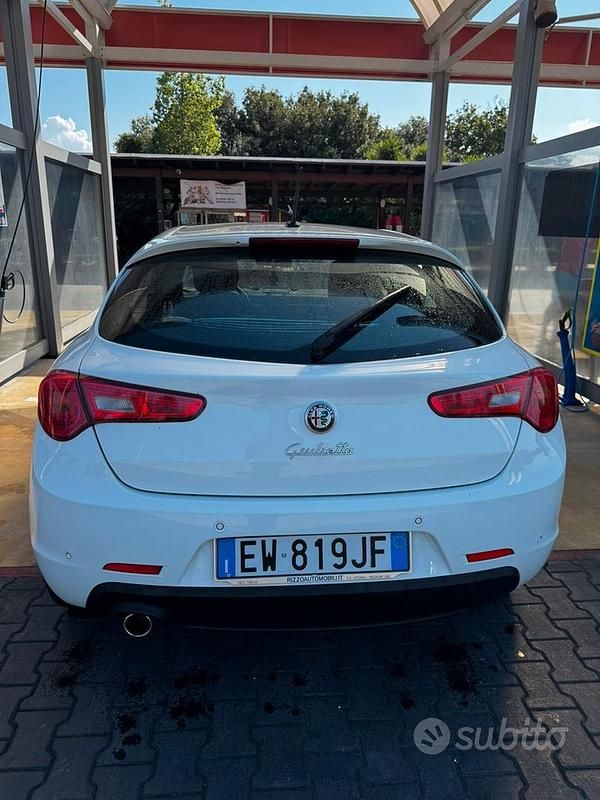Usata Alfa Romeo Giulietta 105 CV (77 kW) 2011 Bianco Utilitaria