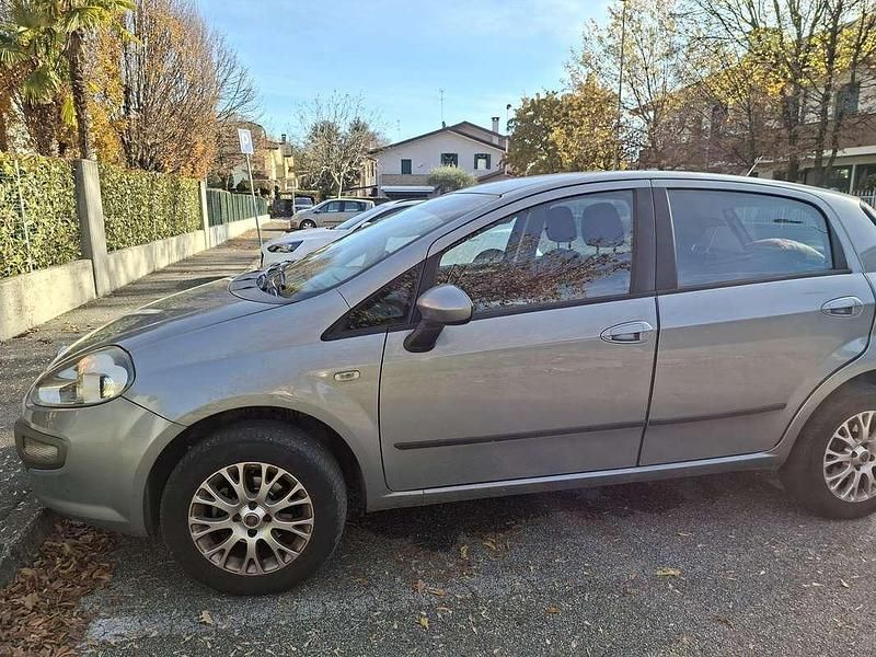 Usata 2011 Fiat Grande Punto Due volumi | 3500 € (Buon prezzo) - Immagine 1/4