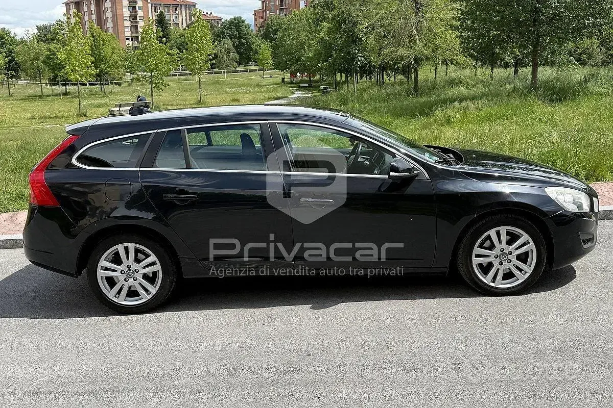 Usata Volvo V60 Kinetic 163 CV (119 kW) 2011 Nero Station wagon