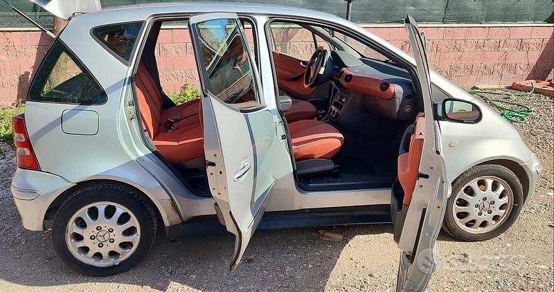 Grigio Usata 2003 Mercedes A170 Elegance Monovolume | 1500 € (Buon prezzo) - Immagine 1/4