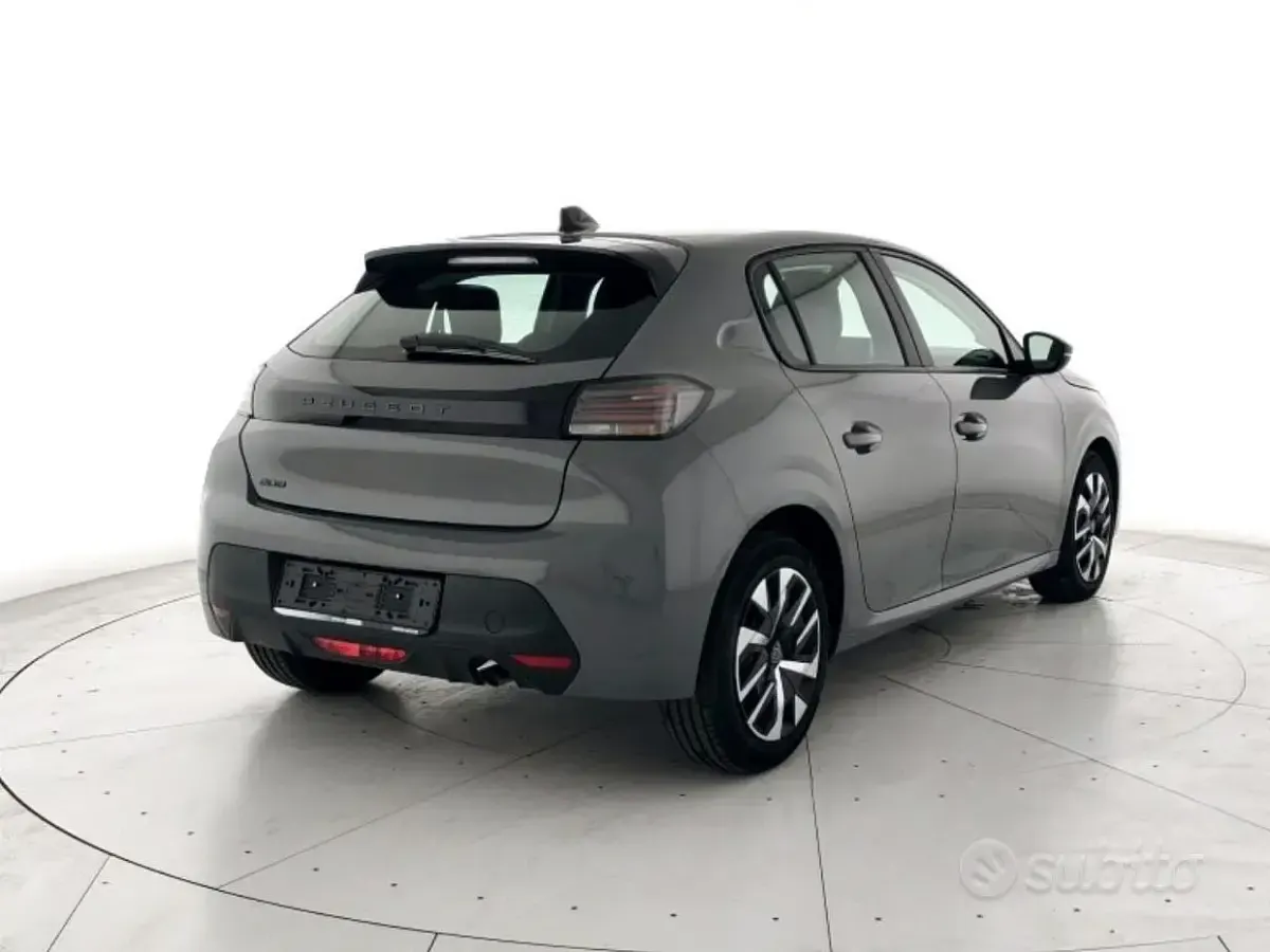 Usata Peugeot 208 Active 101 CV (74 kW) 2024 Grigio Utilitaria