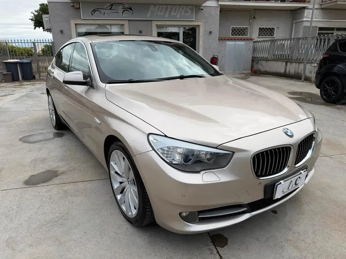 Usata BMW 530 Gran Turismo 244 CV (179 kW) 2010 Grigio Coupé
